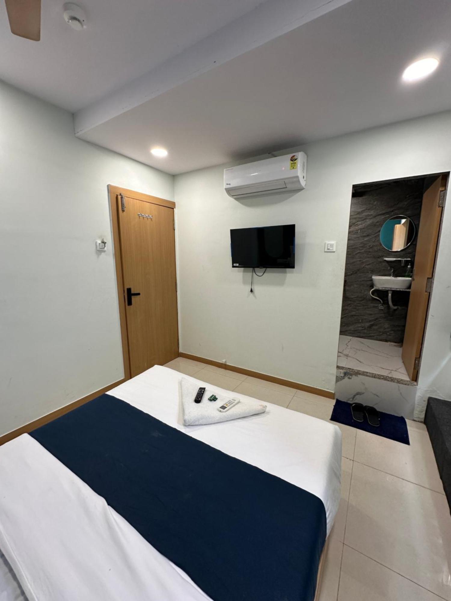Hotel Sky Palace Adajan Surat Exterior photo
