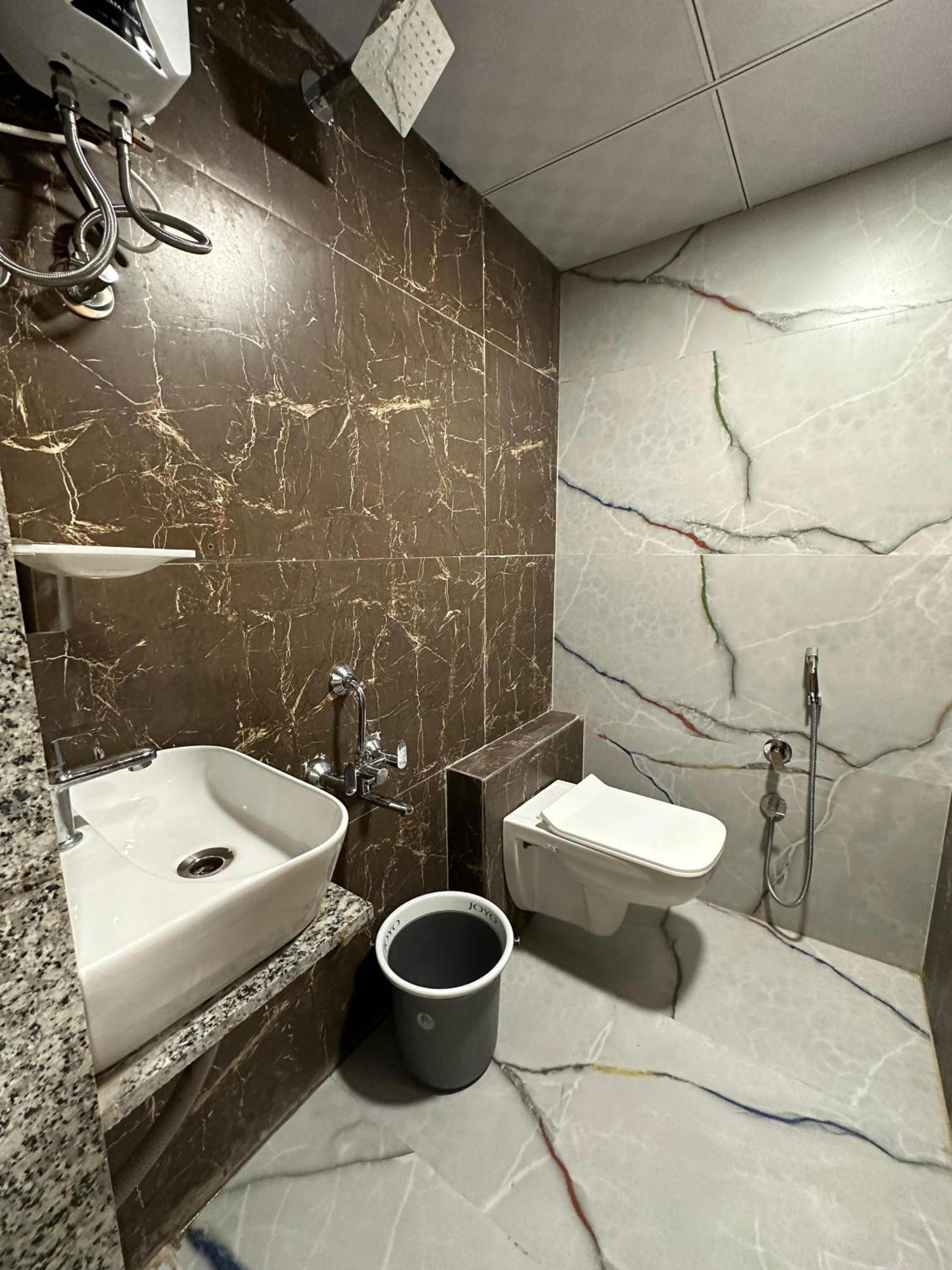 Hotel Sky Palace Adajan Surat Room photo